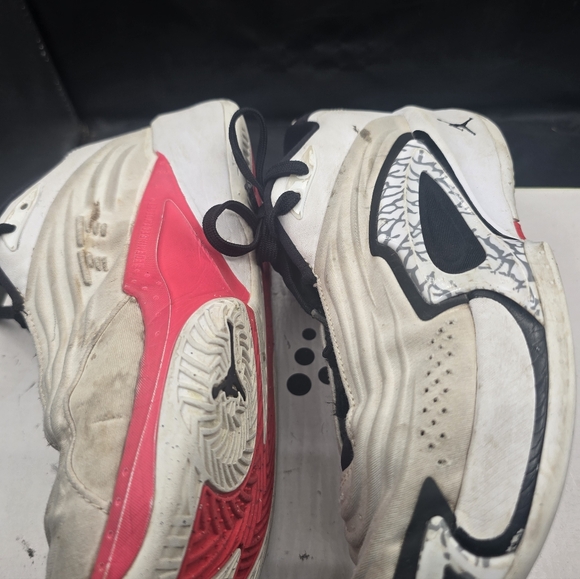 Nike Kids Sneakers Red and Black - Picture 1 of 7